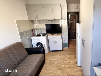 Vand apartament 3 camere, strada Doinei