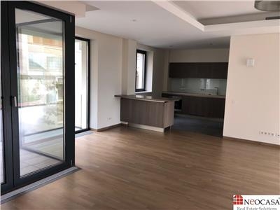 TRIPLEX 5 CAMERE 4 DORMITOARE, CU TERASA MARE SI 2 LOCURI DE PARCARE