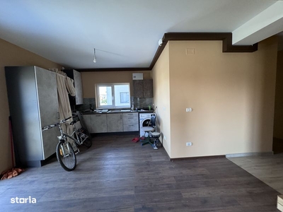 Vand apartament spatios cu 2 camere