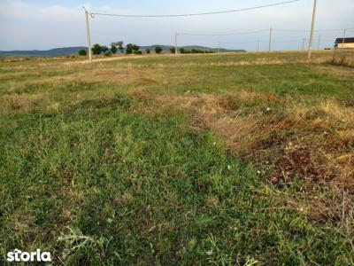 Teren intravilan 2 parcele în Sîmbăteni jud arad una linga alta