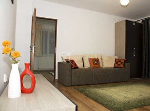 Vânzare apartament cu 2 camere semicentral, etajul 1, cu garaj