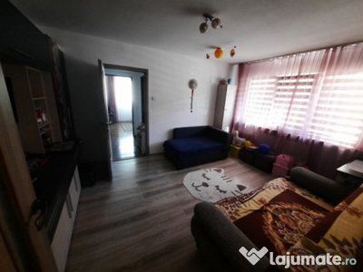 Apartament 2 camere semidecomandat - zona Garii.