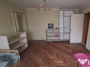 Apartament 2 camere etaj 1, central,Curtea de Arges