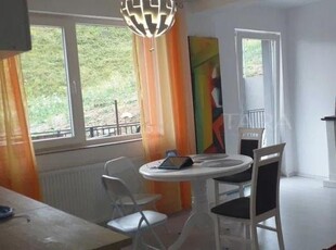 Apartament cu 3 camere de vanzare in zona Floresti.