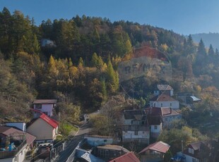 Casă demolabilă, cu teren și panoramă în Scheii Brasovului