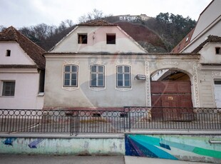 Casă săsească pregătită pentru renovare, Rasnov!