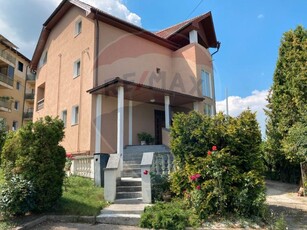 Casa de inchiriat I Parcari in curte I Buna ziua