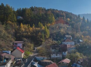 Casa demolabila, cu teren si panorama in Scheii Brasovului