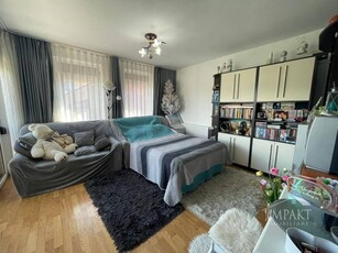 De Vanzare: Apartament cu 3 camere in Floresti!