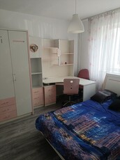 închiriez apartament 3camere decomandat parter