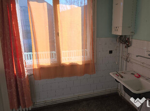 Inchiriez apartament cu 2 camere in Deva, ultracentrala, et. 2