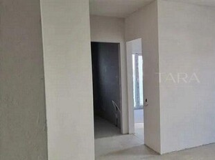 Vand apartament cu 2 camere in Floresti.