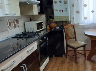 Vând apartament cu 3 camere