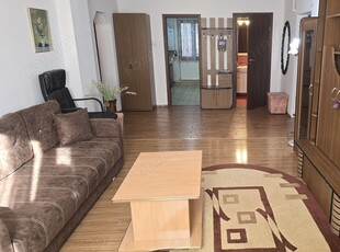 Vand apartament de 3 camere decomandat, Deva, Carpati (BLOCURILE MAI NOI), etaj 2, boxa, mobilat