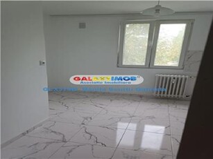 Vanzare apartament renovat 3 camere ,etaj 2,Zona Salajan