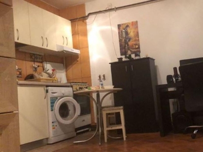 Apartament cu 3 camere, zona Teiul Doamnei