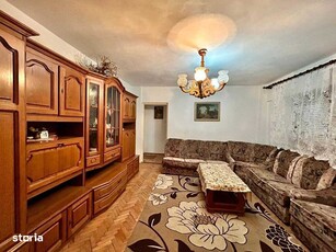 De vanzare apartament 3 camere, str. Crizantemei, Micro 16.