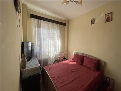 Apartament cu 4 camere cu loc de parcare de vanzare in zona Unirii