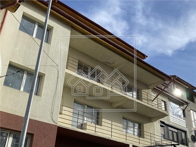 Vila cu 3 apartamente de vanzare in Sibiu -garaj/apartament -Strand II