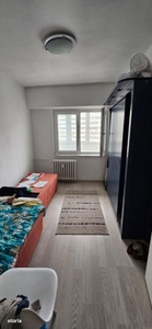 Apartament 3 camere Craiovei, etaj 3, decomandat, centrala termica