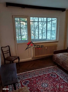 Vand apartament cu scara interioara