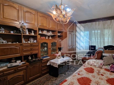 Apartament 3 camere si 2 bai, centrala proprie, etaj 3, zona Bucovina