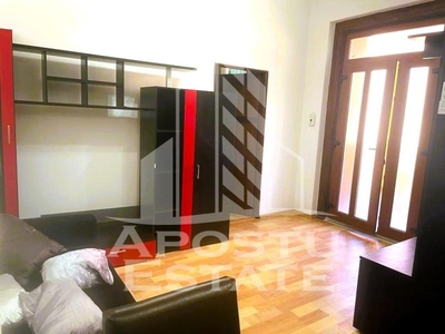 Apartament 3 camere, curte cu parcare, ULTRACENTRAL