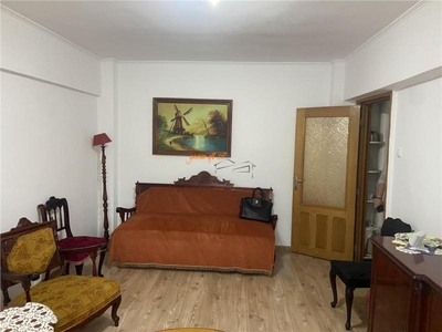 Apartament 3 camere , zona centrala Scoala nr 10 , 81 mp , decomandat , imbunatatit