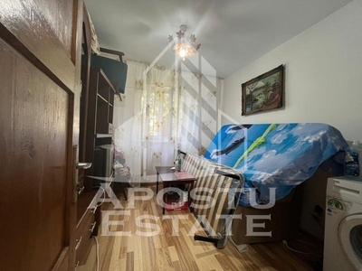 Apartament cu 2 camere, decomandat, situat la etajul 1