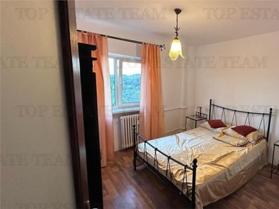 Apartament cu 3 camere de inchiriat pe Bulevardul Tineretului