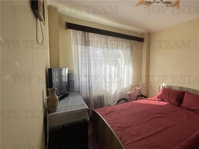 Apartament cu 4 camere cu loc de parcare de vanzare in zona Unirii