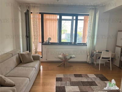 Apartament de 2 camere de vanzare in zona Damaroaia