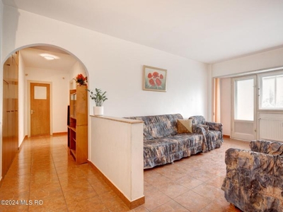 Apartament spatios de 3 camere cu 2 bai, 80mp, Sibiu - Favorit!
