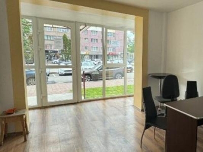 Spatiu comercial, ultracentral. Pret 250 euro/luna