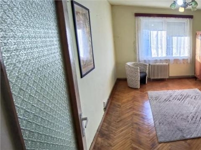 Vand apartament spatios cu 4 camere in Sangeorgiu de Mures