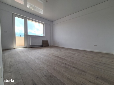 Vand apartament 3 camere 77 m2 + boxa 2,5 m2, bd. Basarabia an 1970