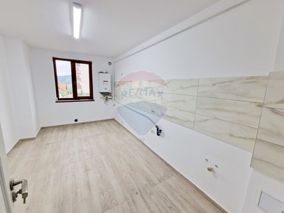 Apartament 2 camere vanzare in bloc de apartamente Piatra-Neamt, Calea Romanului