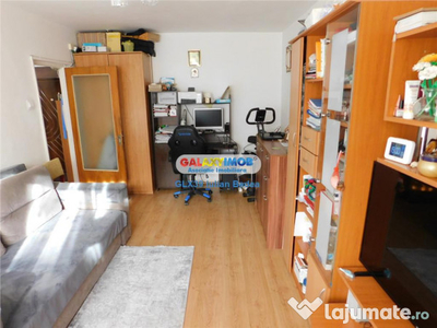 Apartament 2 camere decomandat bl 1987 etaj 5 - 1 Decembrie