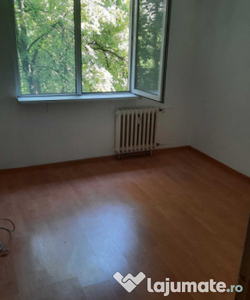 Apartament 3 camere DE RENOVAT 3 minute metrou NICOLAE GRIGO