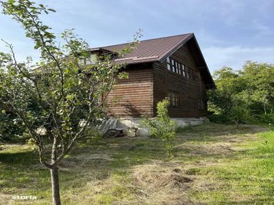 Casa din lemn + teren, spre vanzare in Ivanesti