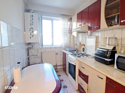 Vând apartament 2 camere mobilat - loc de parcare subterna (separat)