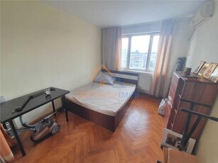 Apartament 3 camere de vanzare