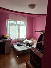 Apartament cu 3 camere, decomandat, zona Nicolina