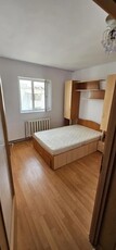 Apartament cu 3 camere , zona Dacia