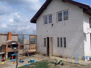 Casa de vanzare cu 3 camere Podu Iloaiei 140 mp +curte+teren 1500mp