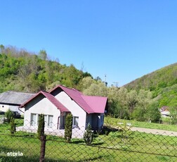 Casa de vanzare,constructie noua,finisata cu anexe.