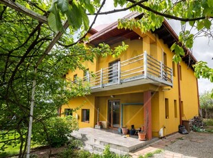 Casa / Vila cu 5 camere de vanzare Izvorani in apropierea padurii