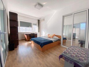 Vanzare Apartament cu 4 camere zona Piata Romana