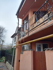 VILA Pta Muncii cu 2 apart, 2 si 3 cam, 2 bucatarii, 2 bai, fara curte