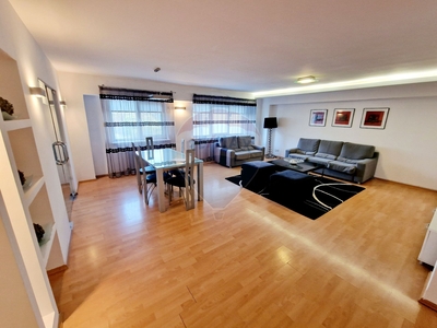 Apartament 3 camere vanzare in bloc de apartamente Piatra-Neamt, Calea Romanului